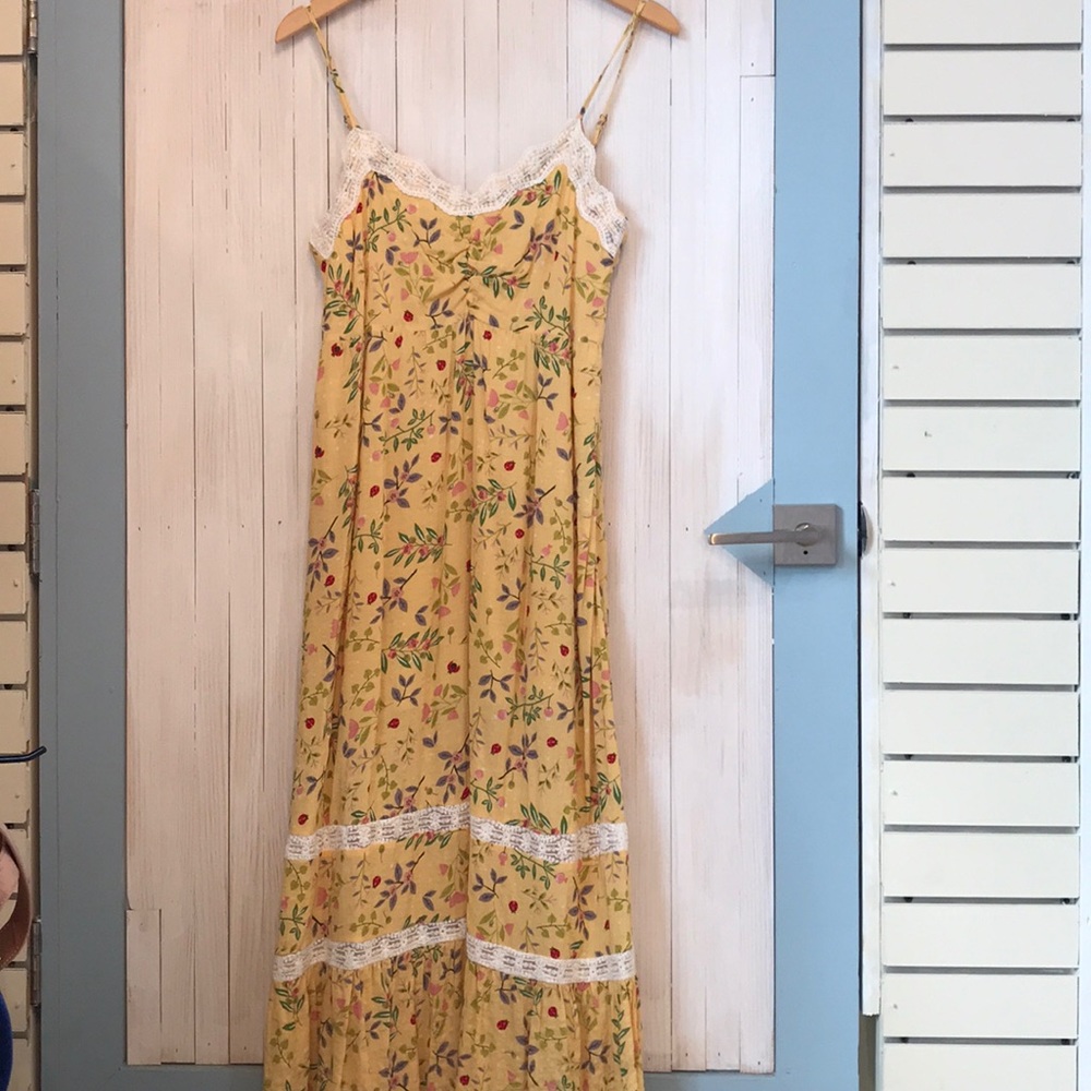 Honey print lace dress